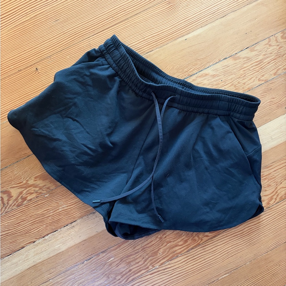 lululemon lounge shorts black sz M - Picture 2 of 3